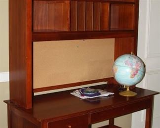 Queen-size Bedroom Suite 