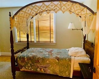 Canopy bed