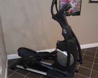Pro Form 20.0 Crosstrainer Elliptical
$150