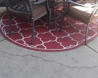 Outdoor round carpet