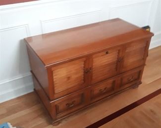Lane cedar chest
