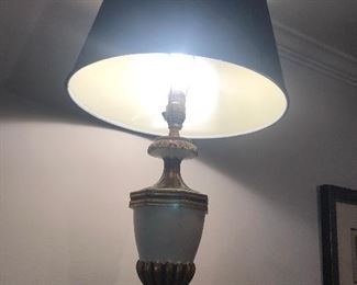 Porcelain urn lamp