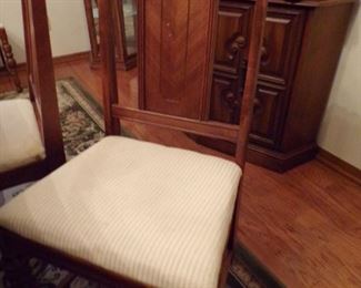 set of 6 of these vintage dining room chairs, also have table