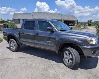 2013 Toyota Tacoma Prerunner.  Immaculate!!  V6 and 2WD