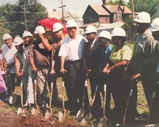 THIS VINTAGE PHOTOGRAPH AND OF SENATOR OBAMA w/WILLIAM E BRAZLEY AND OTHER IMPORTANT PHOTOS AVAILABLE IN THIS ESTATE.