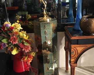 ORIENTAL WOODEN 8 DRAWER OCTAGONAL JEWELRY BOX