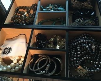 STERLING JEWELRY & BEADED NECKLACES.