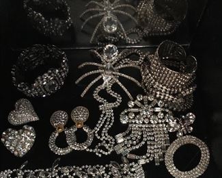 VINTAGE COSTUME RHINESTONE JEWELRY.
