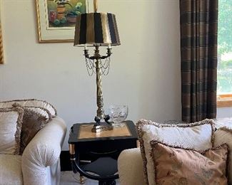 CURULE TABLE & BRASS LAMP