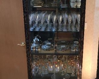 DISPLAY CABINET. VINTAGE CRYSTAL GLASSWARE. LENOX, TIFFANY, ARTE ITALICA, KOSTA BODA, WATERFORD BACCARAT, URBAN LIGHTS, LAMMERMORE 