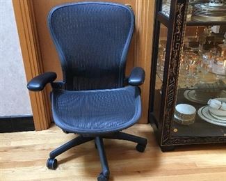 HERMAN MILLER AEERON CHAIR 