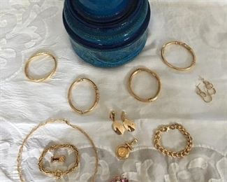 GOLD. *All not shown. SERIOUS SERIOUS BUYERS ONLY. ENTER INTO JEWELRY ROOM. NO pushing or jumping the line. 24 hour ARMED GUARD currently on premises. ARMED GUARD STATIONED AT DOOR OF JEWELRY ROOM. 