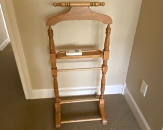 Gentlemen’s clothing valet