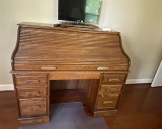 Roll top desk