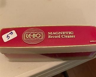 Magnetic record cleaner