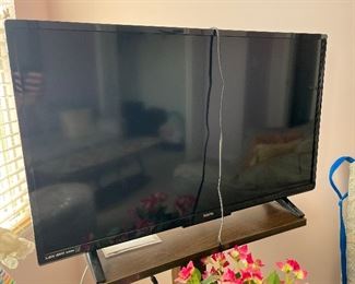 40" flatscreen TV