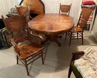 Kitchen/dining room table and 4 chairs
