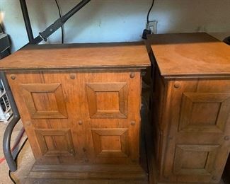 Pair of end tables/night stands 