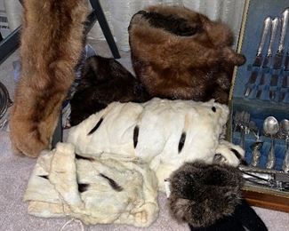 Fur muffs and collars 