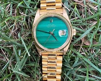 1978 Rolex Oyster Perpetual Datejust 18K Gold Watch in Case with aftermarket band and and aftermarket Jade 10K gold band, original box & Certificate of Appraisal.
1 crack (crazing) in dial from date window down 
Needs Cleaning
Serial # warn off in middle unsure if middle number is a 6 or 0. 