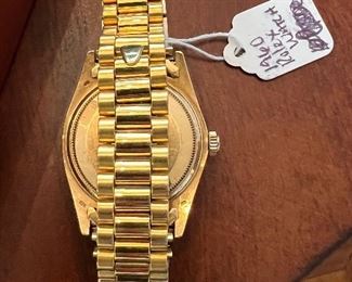 1978 Rolex Oyster Perpetual Datejust 18K Gold Watch in Case with aftermarket band and and aftermarket Jade 10K gold band, original box & Certificate of Appraisal.
1 crack (crazing) in dial from date window down 
Needs Cleaning
Serial # warn off in middle unsure if middle number is a 6 or 0. 