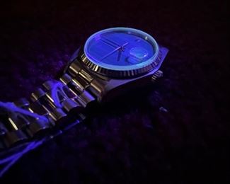 1978 Rolex Oyster Perpetual Datejust 18K Gold Watch in Case with aftermarket band and and aftermarket Jade 10K gold band, original box & Certificate of Appraisal.
1 crack (crazing) in dial from date window down 
Needs Cleaning
Serial # warn off in middle unsure if middle number is a 6 or 0. 