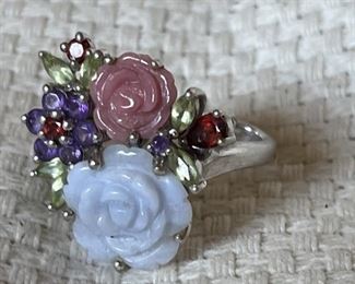 Sterling Silver Ring w/ Amethyst, Peridot,
Garnets, and Carved Stone Roses Size 8