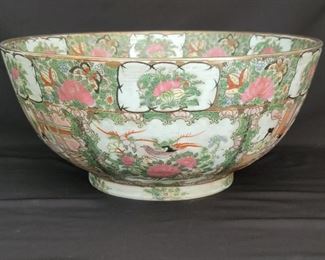 Chinese Rose Medallion Centerpiece Bowl
