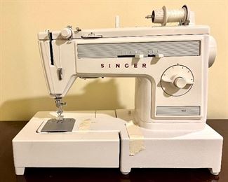 Singer Sewing Machine (Model 1022)