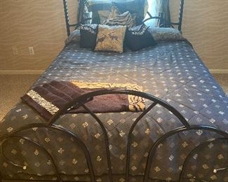 Queen Canopy Bed 