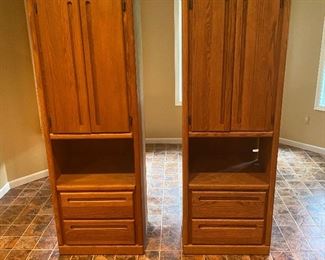 2 Bookcases 