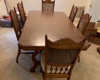 #4	Keller mfg. Table w/1 leaf & 6 chairs - 66-77x43x28	 $250.00 
