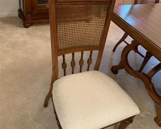 #4	Keller mfg. Table w/1 leaf & 6 chairs - 66-77x43x28	 $250.00 
