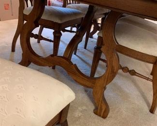 #4	Keller mfg. Table w/1 leaf & 6 chairs - 66-77x43x28	 $250.00 
