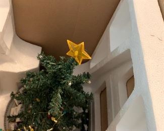 #150	Hallmark The Polar Express Christmas Table 	 $20.00 
