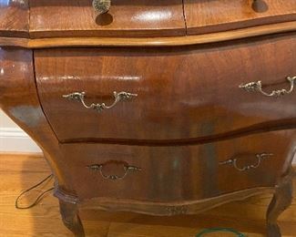 Bombay Chest (Bombe Chest)