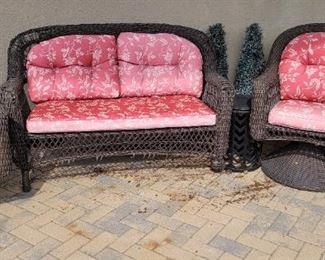 Outdoor All-Weather Wicker set, chairs swivel
