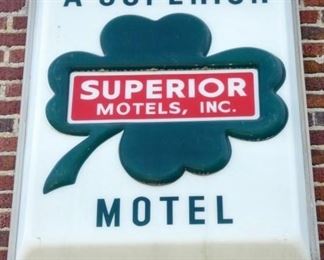 SUPERIOR MOTEL CLOVER SIGN