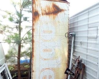 UNUSUAL REVOLVING COBLE DAIRY CARTON