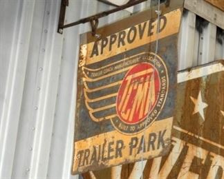 VIEW 3 SIDE 2 SWINGER SIGN