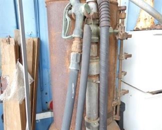 VIEW 2 CLOSEUP STANDARD GAS PUMP