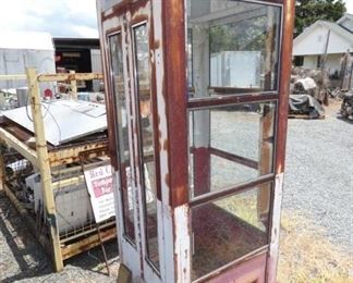 VIEW 3 SIDE PHONE BOOTH