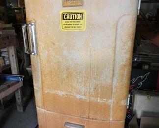 SHELVADOR REFRIGERATOR