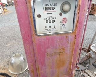 VIEW 5 WAYNE GAS PUMP