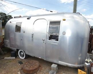 18FT. AIRSTREAM GLOBE TROTTER TRAILER