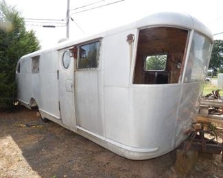 MID. 1940'S SPARTEN TRAVEL TRAILER