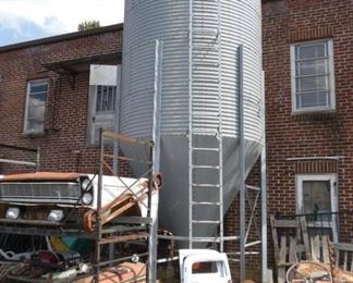 21FT. TALL GRAIN BIN