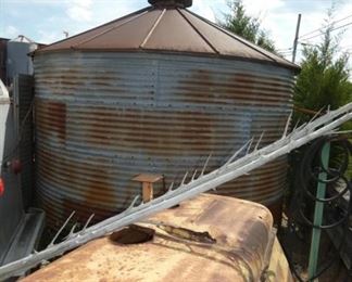 VIEW 4 14FT. WIDE GRAIN BIN