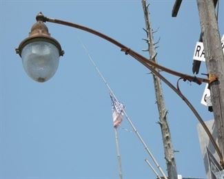 EARLY HONEY CONE STATION LIGHT