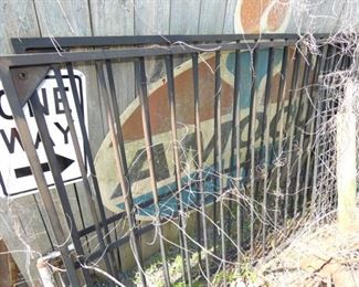 IRON FENCHING GAT 4 1/2FT X 6FT.